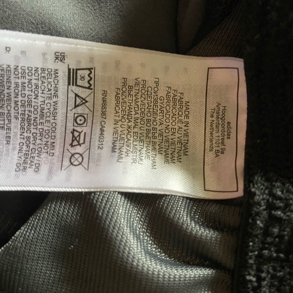 Adidas men’s shorts gently worn - Picture 4 of 4